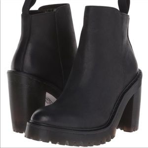 Chunky 90s style Dr Martens Magdalena Black Boots Platform Leather